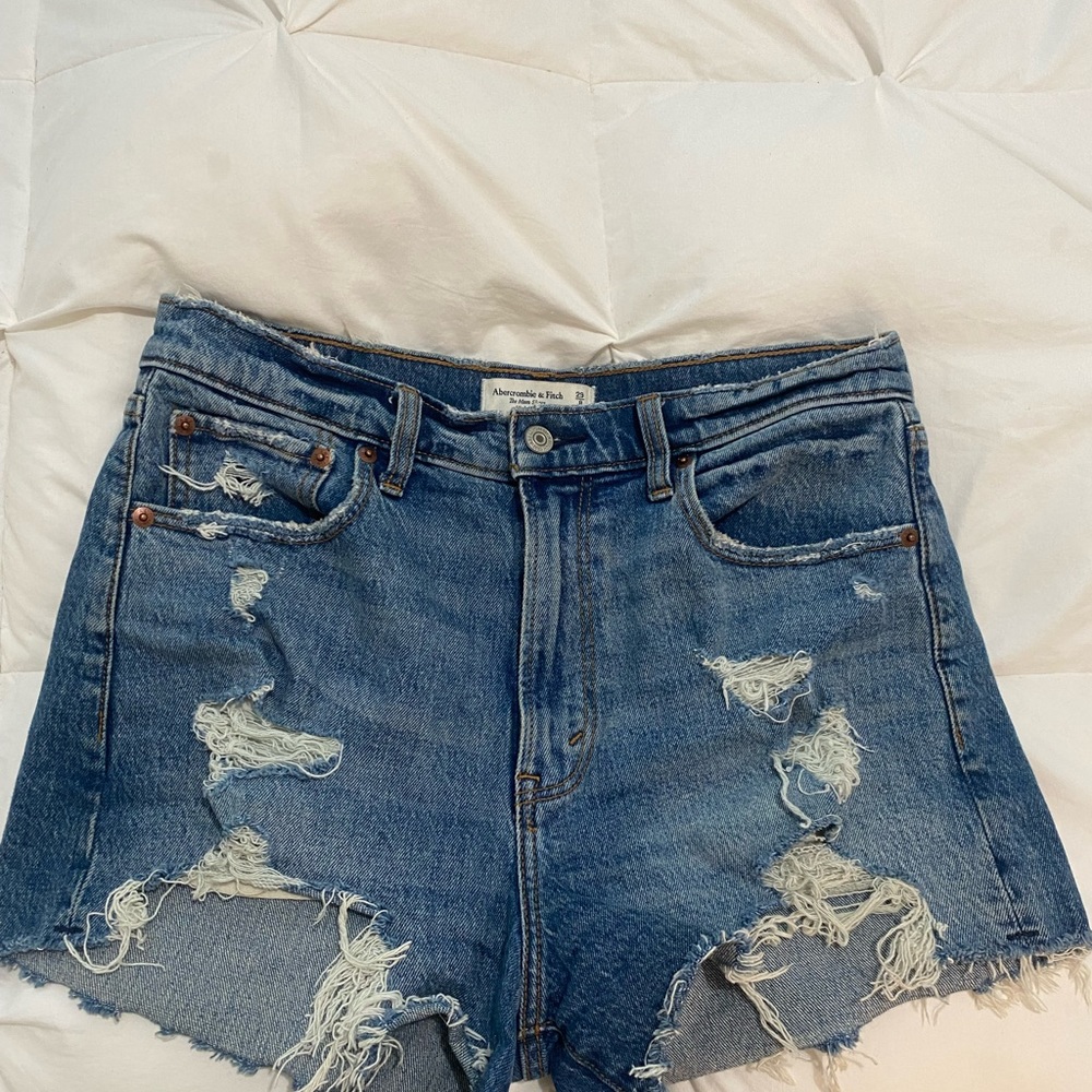 SOLD- A&F high waisted “the mom” shorts